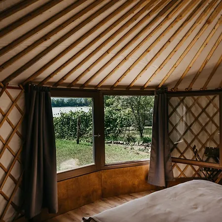 Jurta A Duna-parton Luxury tent Zebegeny